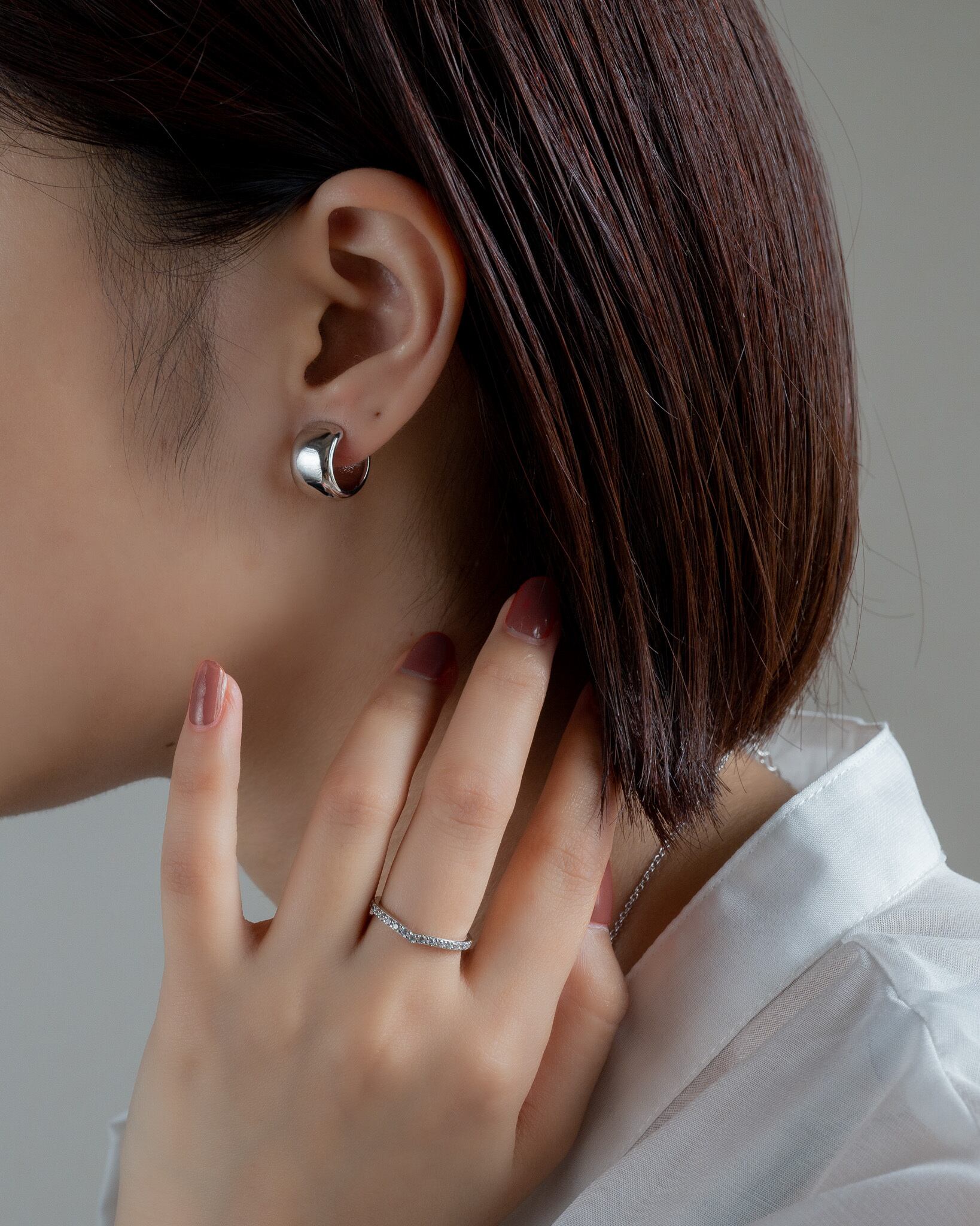 Band hoop mini earrings