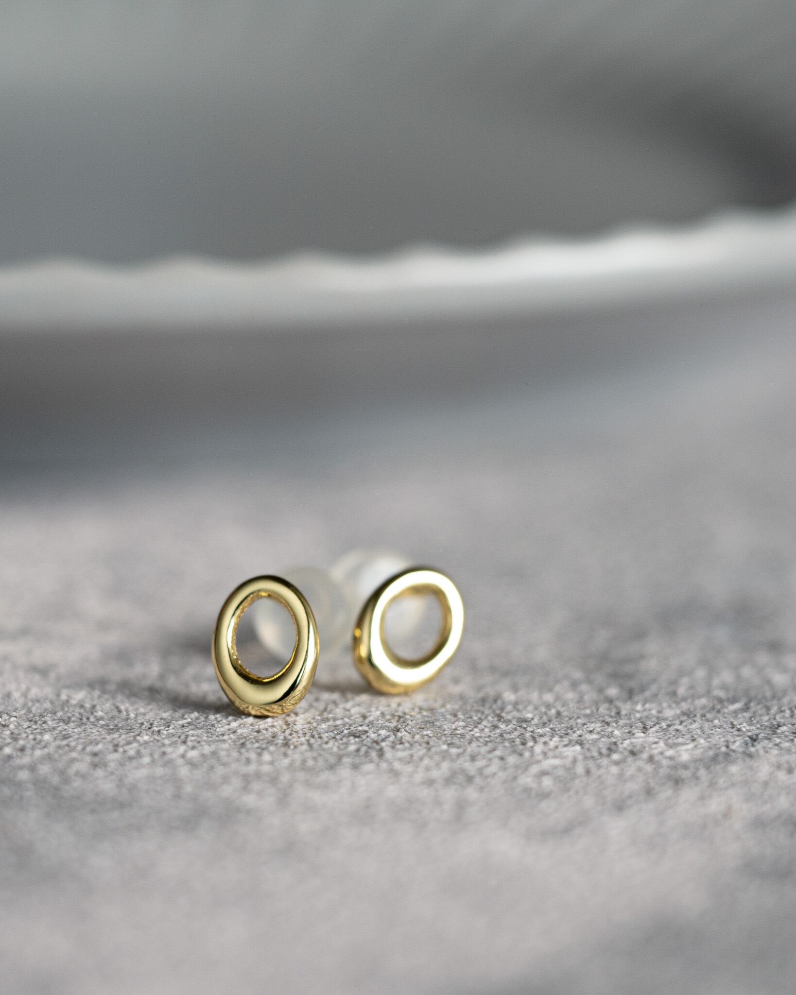 Open circle stud pierce -mini