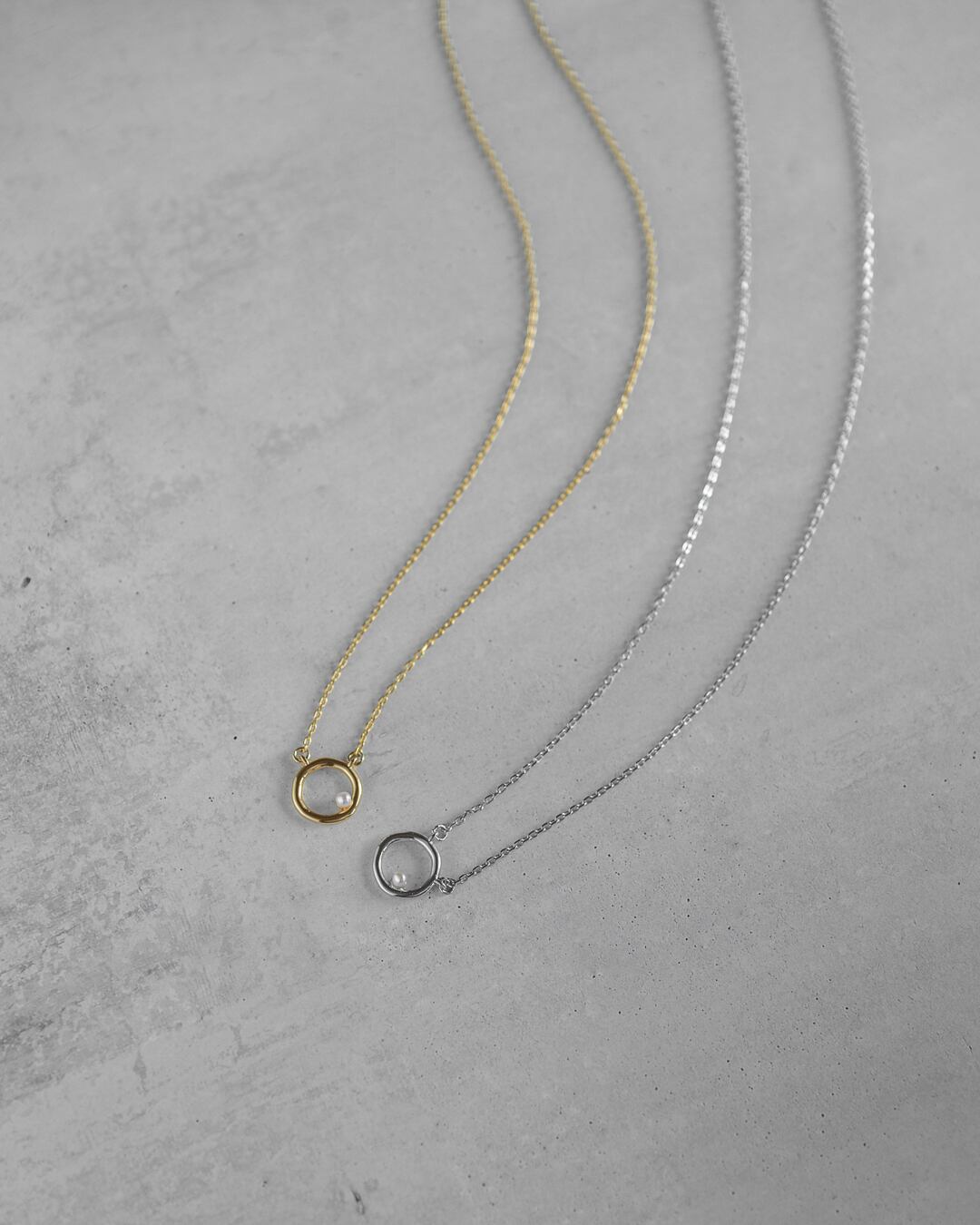 Circle + baby pearl necklcae