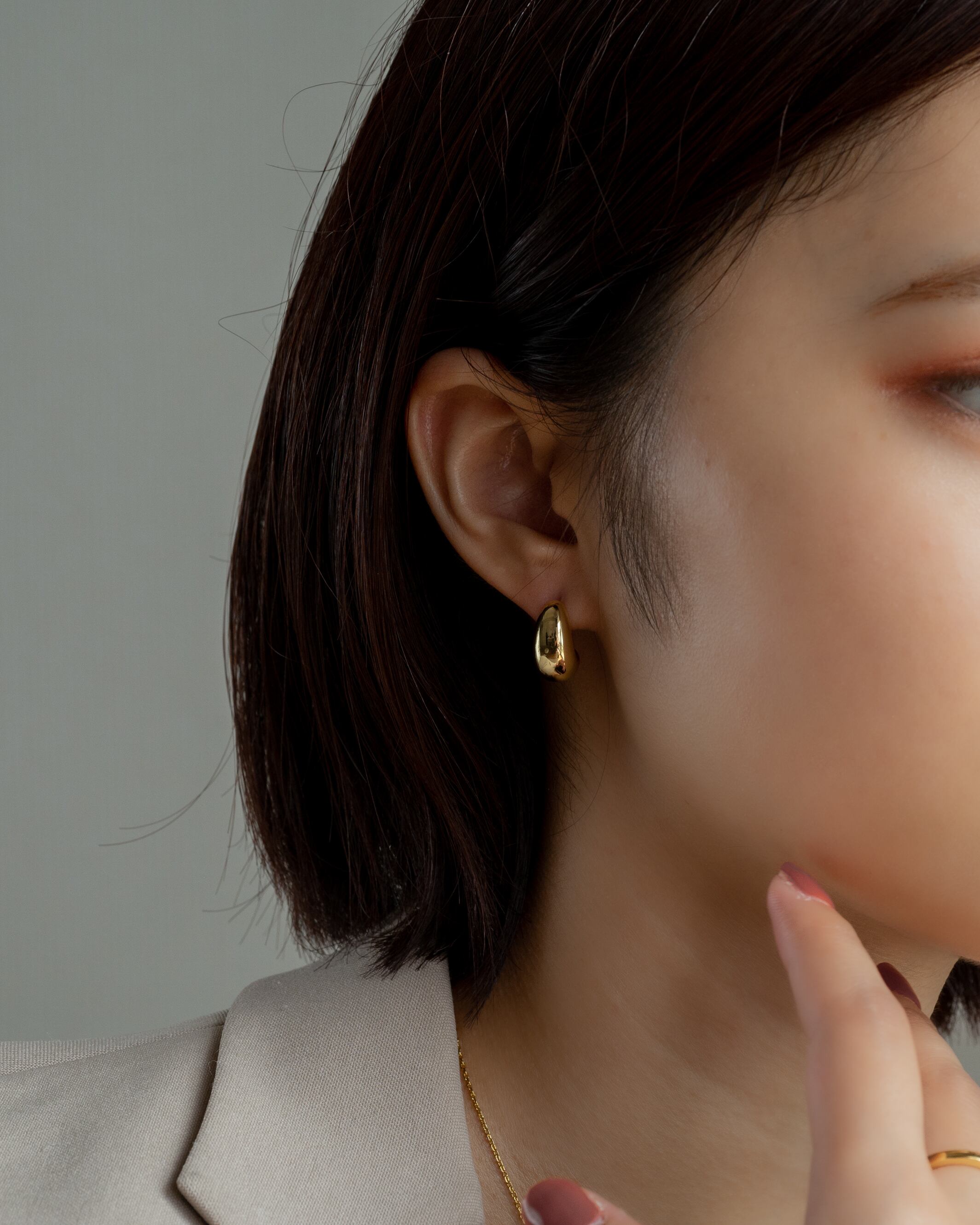 Drop curl studs earings