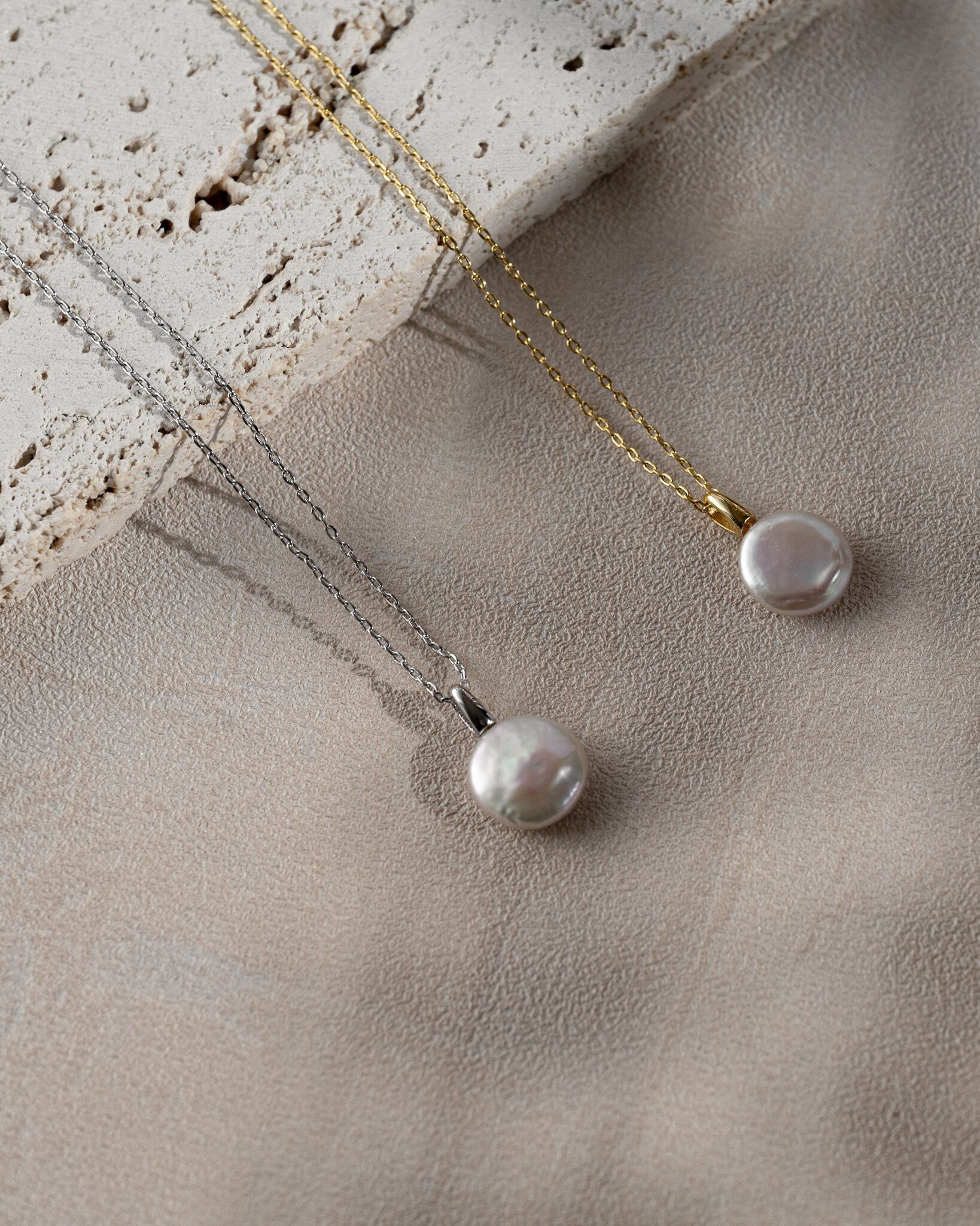 Coin pearl pendant necklace