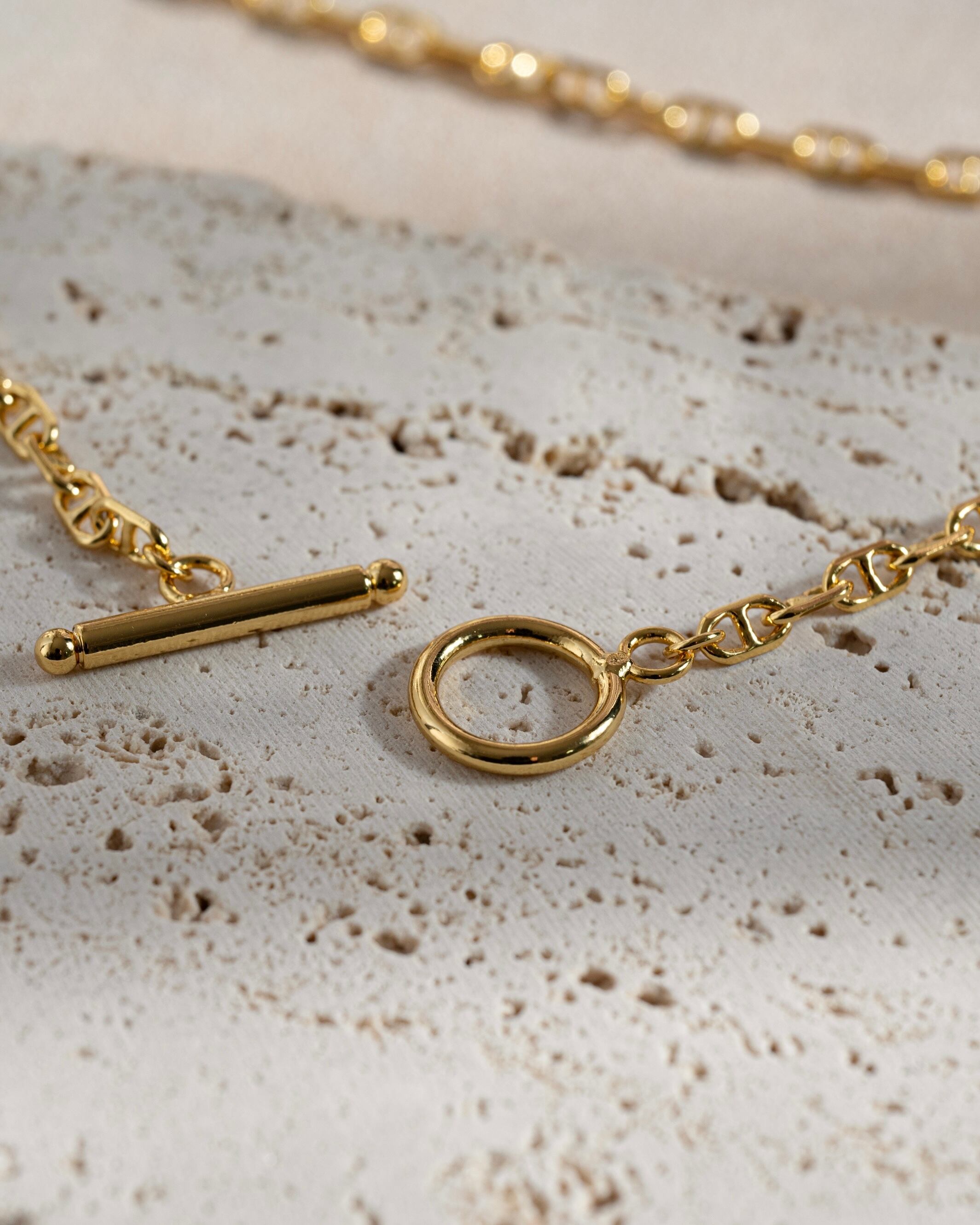 Marine chain mantel necklace