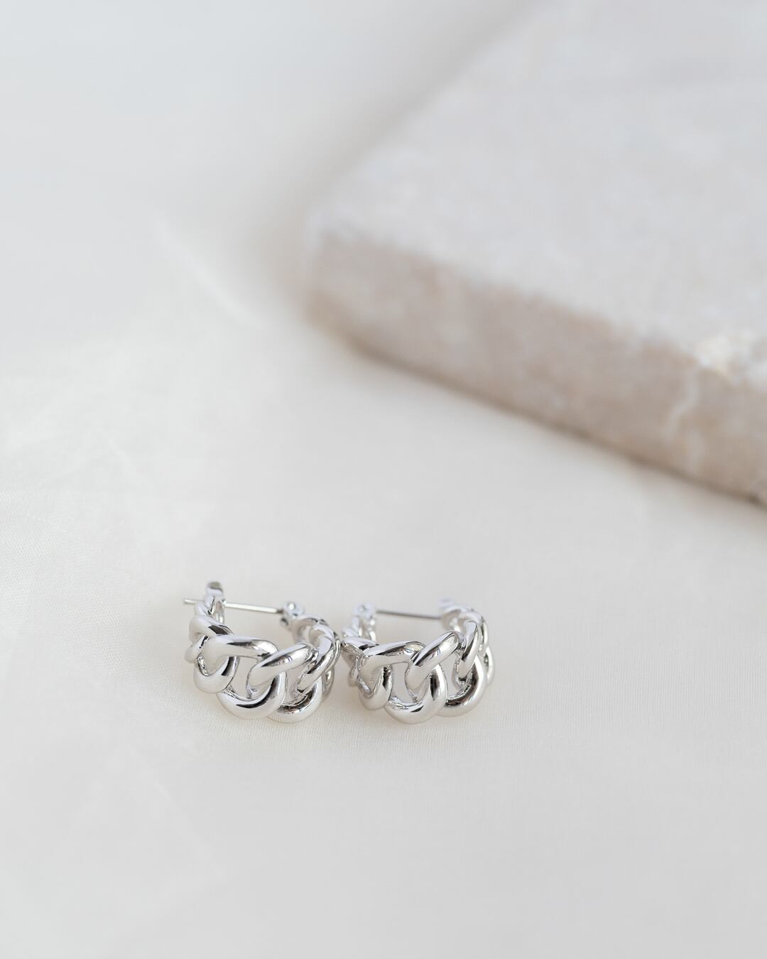 Bold chain design pierce