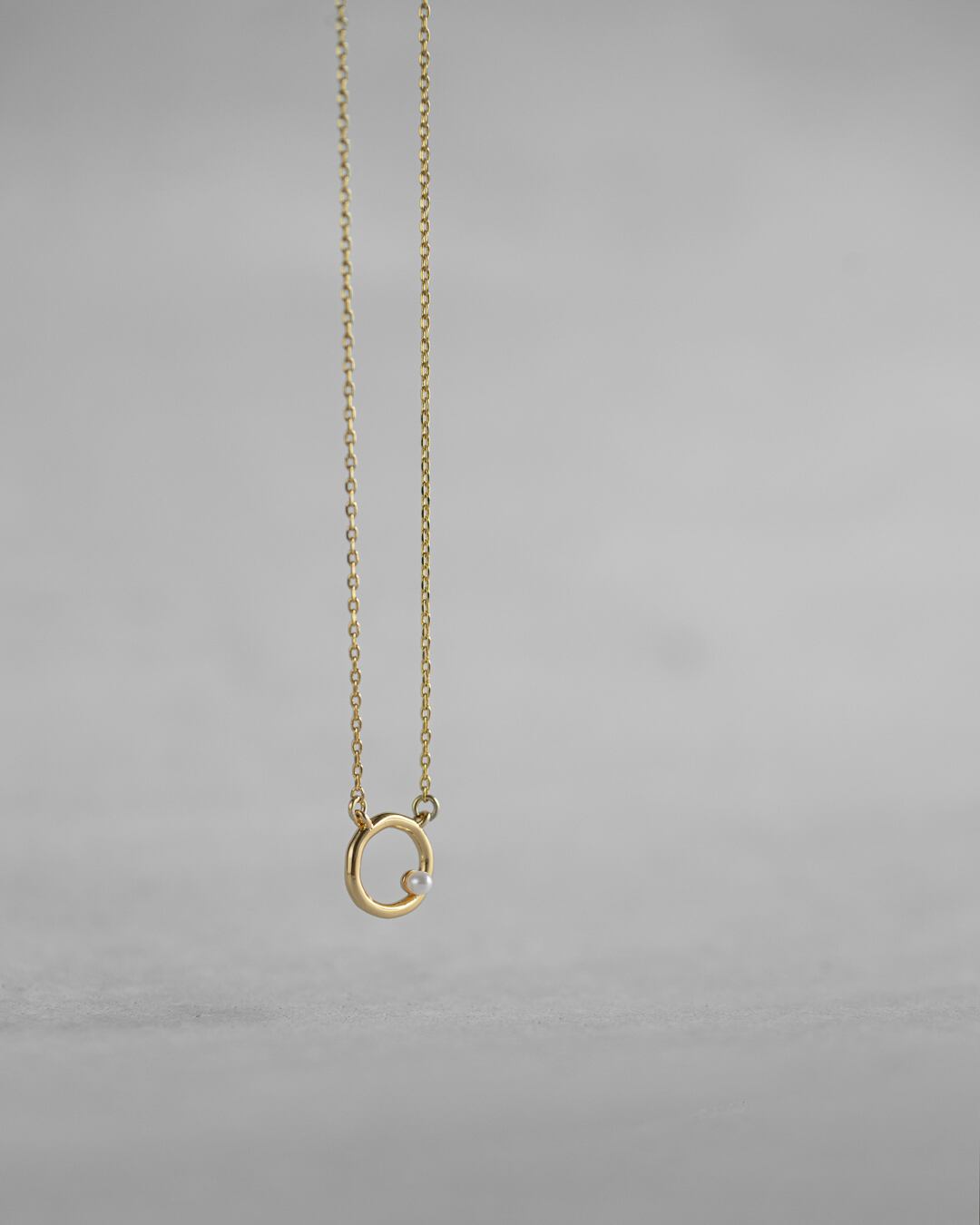 Circle + baby pearl necklcae