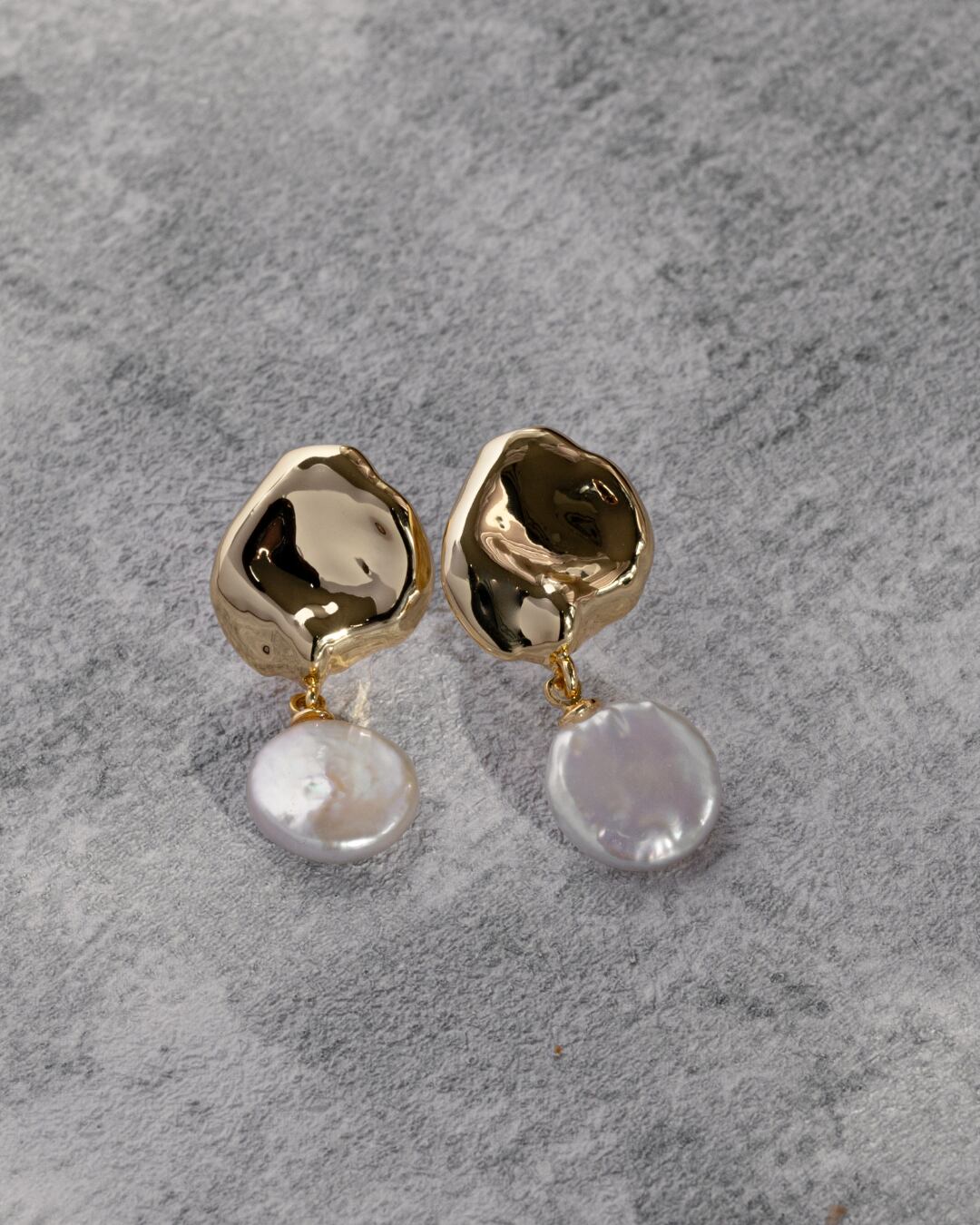 Metal & coin pearl earing