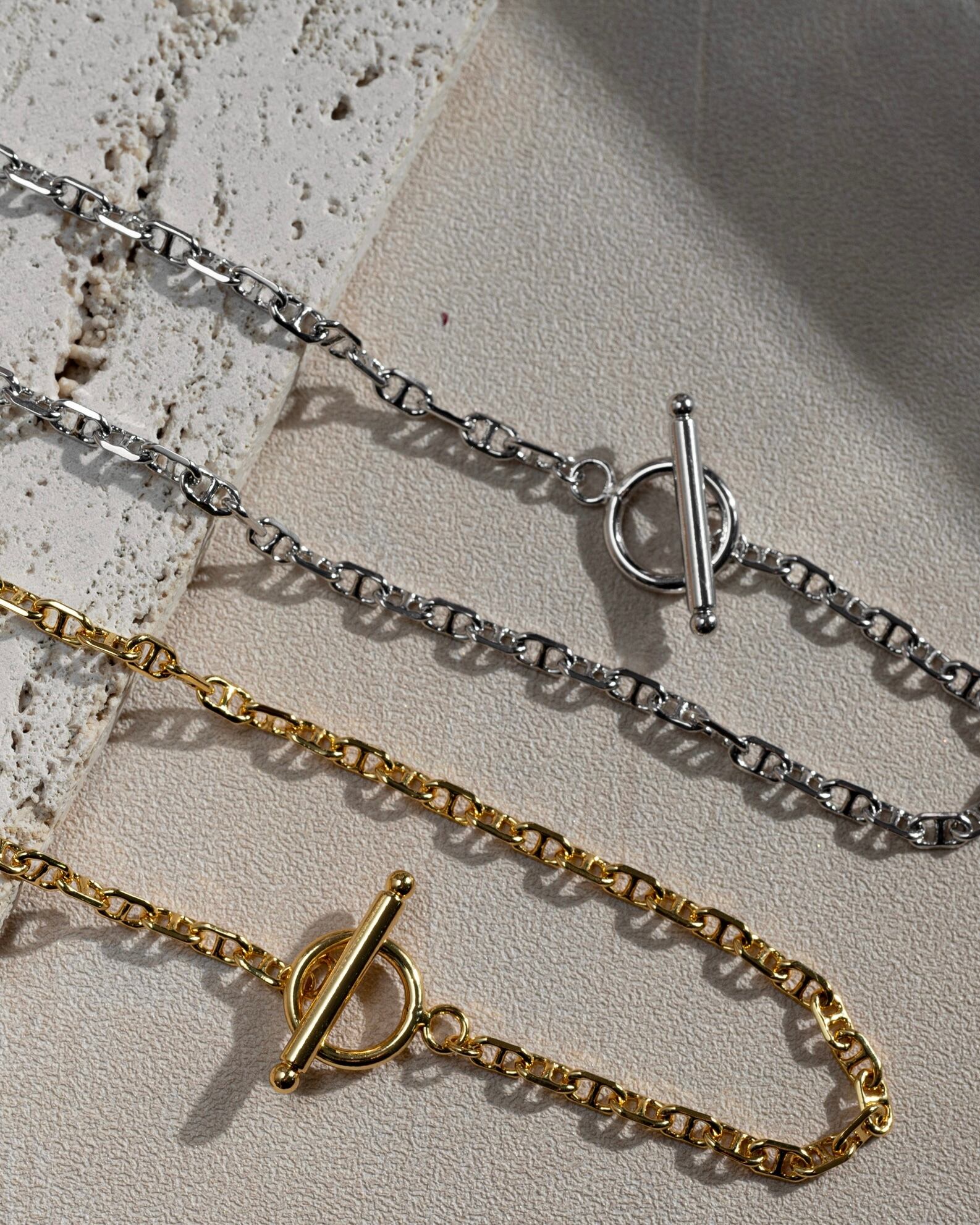 Marine chain mantel necklace