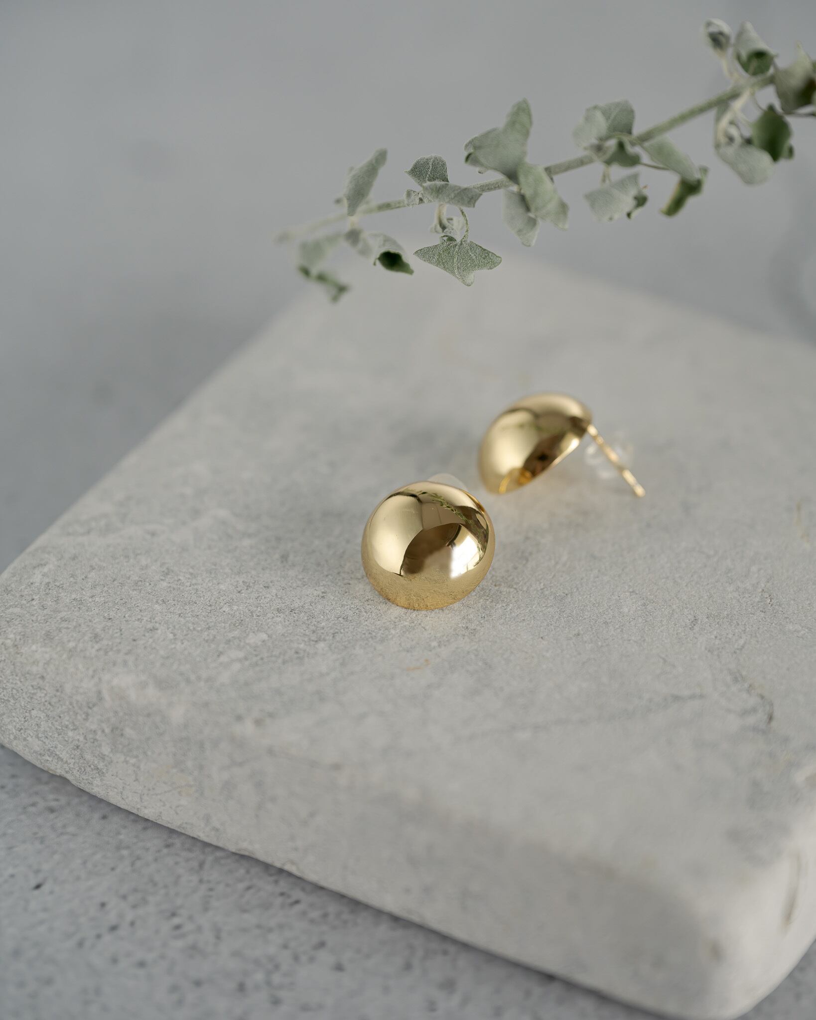 Metal button studs pierce