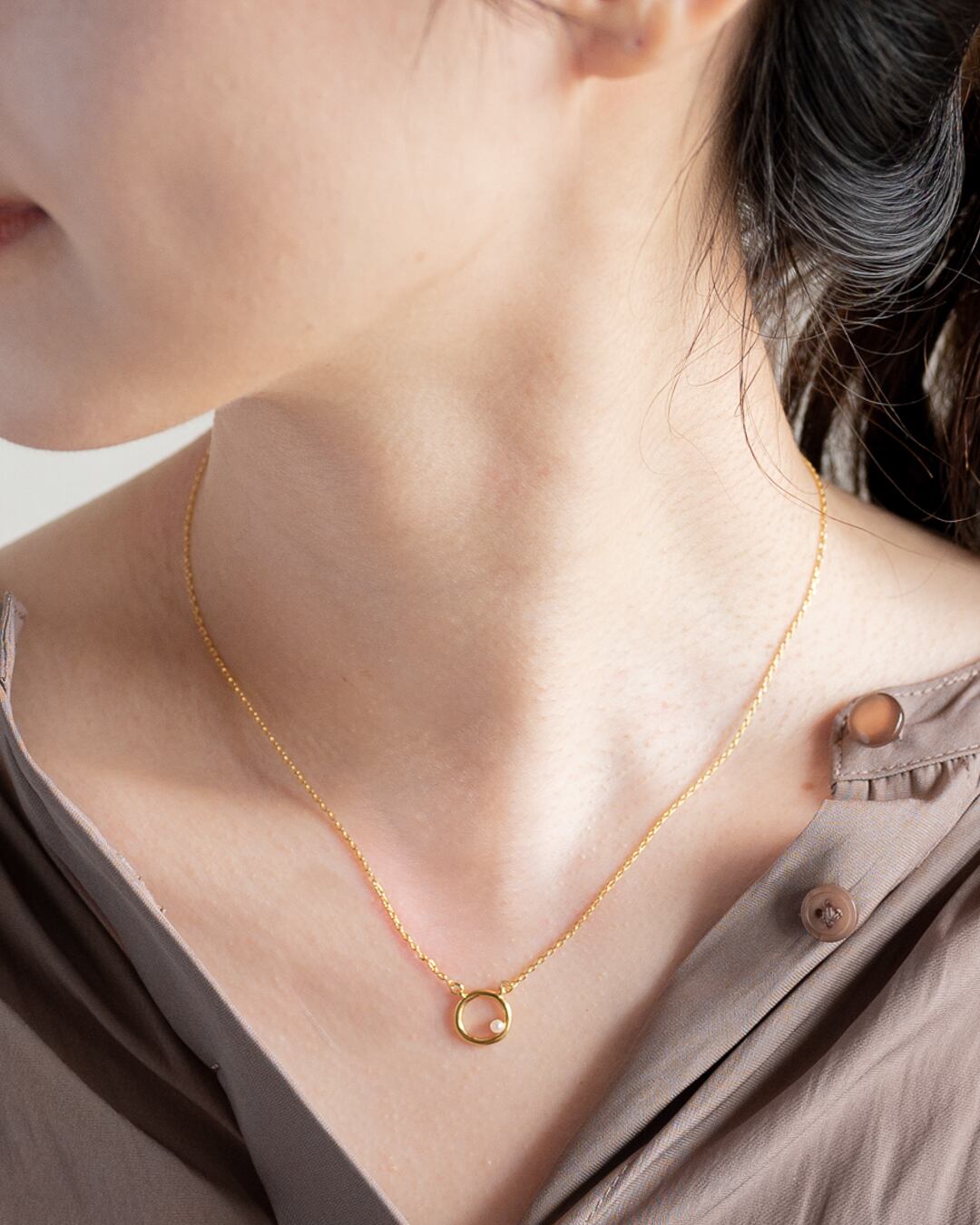 Circle + baby pearl necklcae