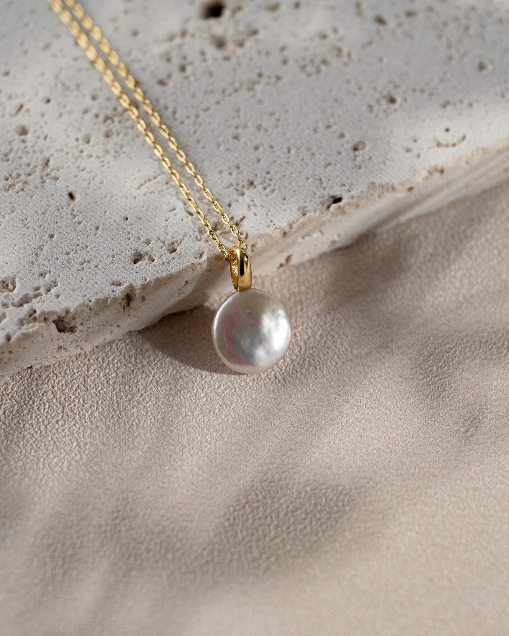 Coin pearl pendant necklace
