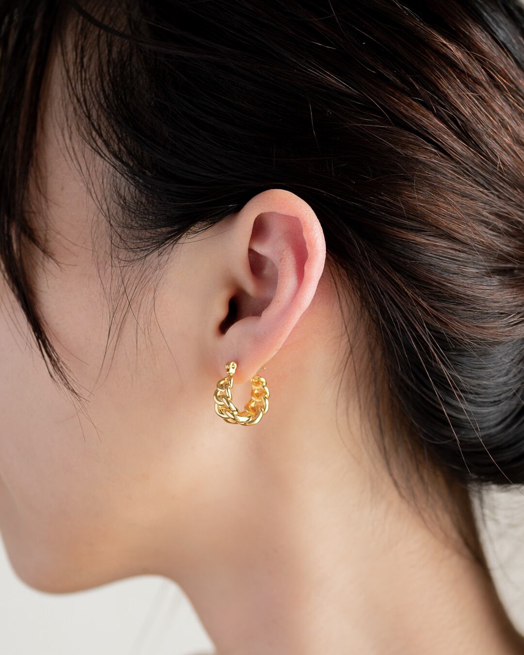 Bold chain design pierce