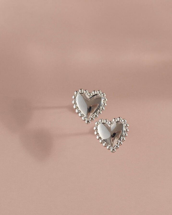 Heart studs earings