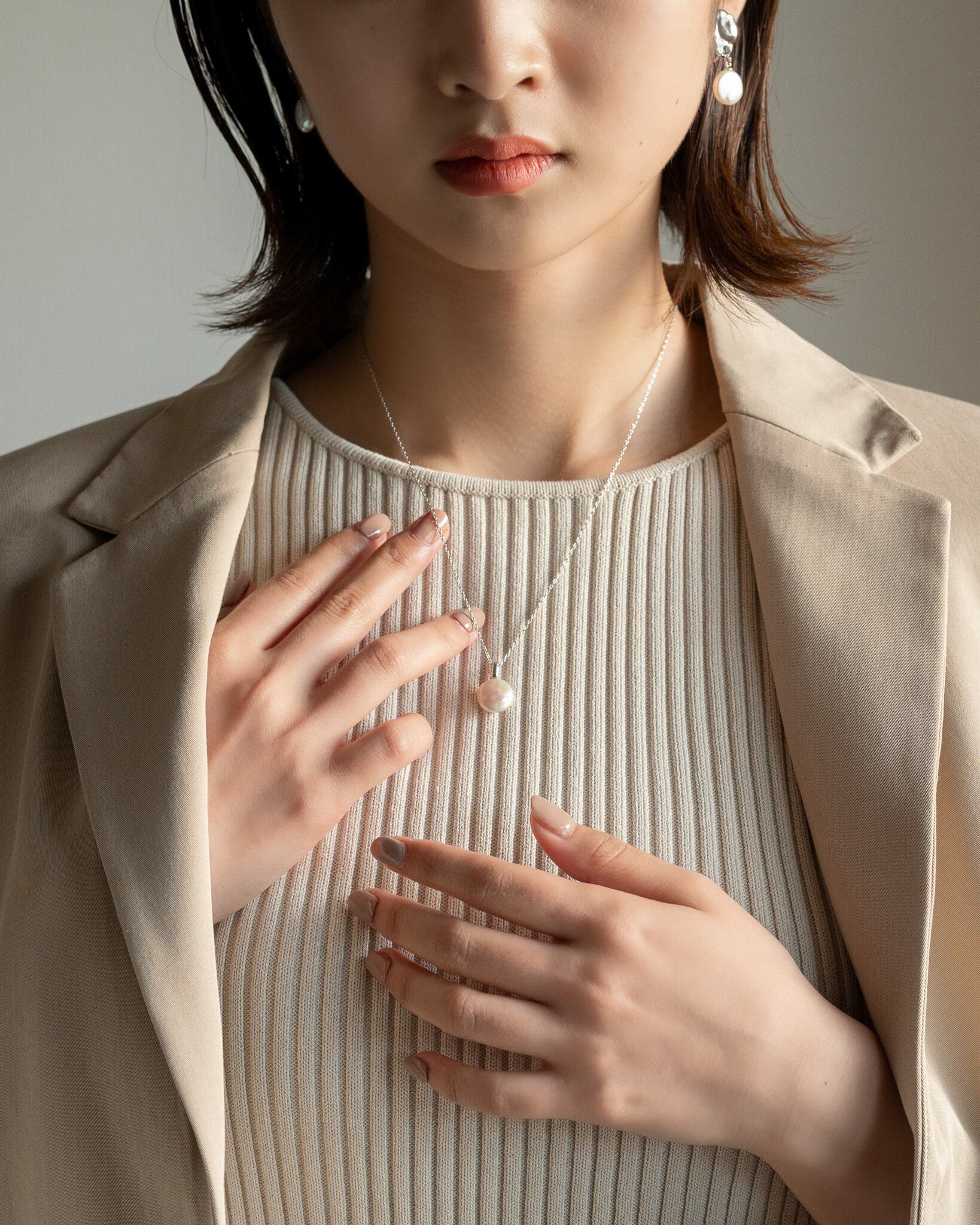 Coin pearl pendant necklace