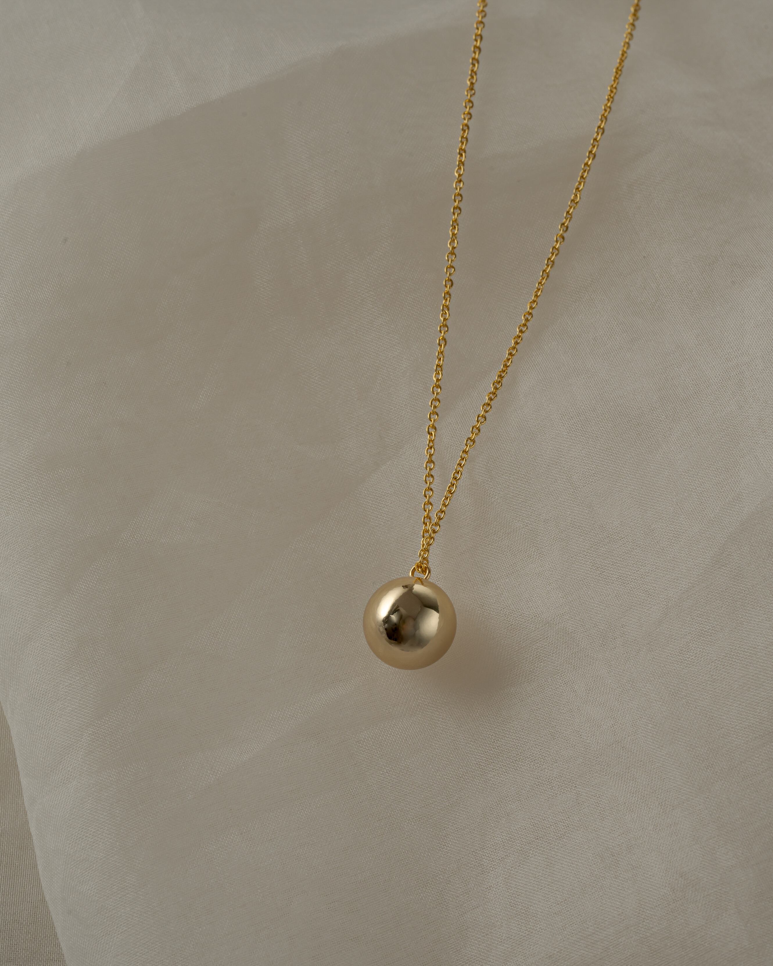 Metal ball necklace