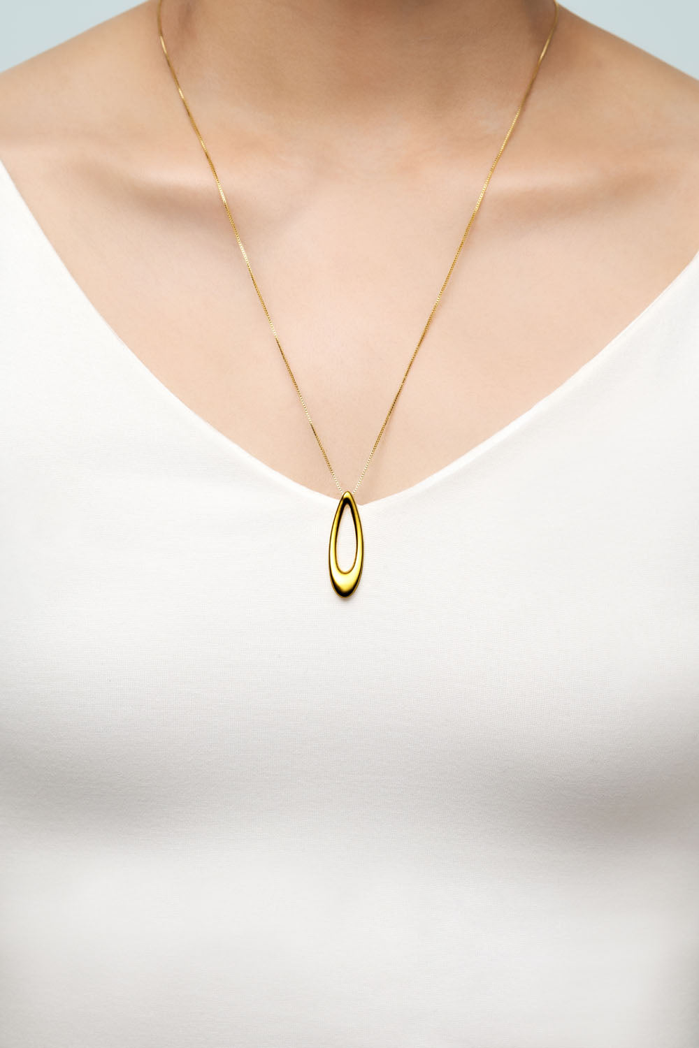 OVAL LOOP PENDANT NECKLACE