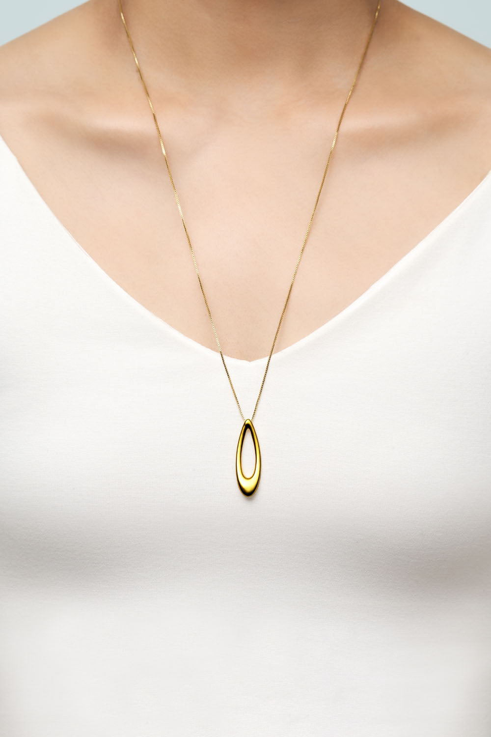 OVAL LOOP PENDANT NECKLACE