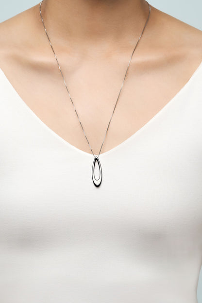 OVAL LOOP PENDANT NECKLACE