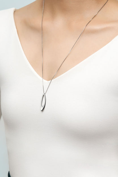 OVAL LOOP PENDANT NECKLACE