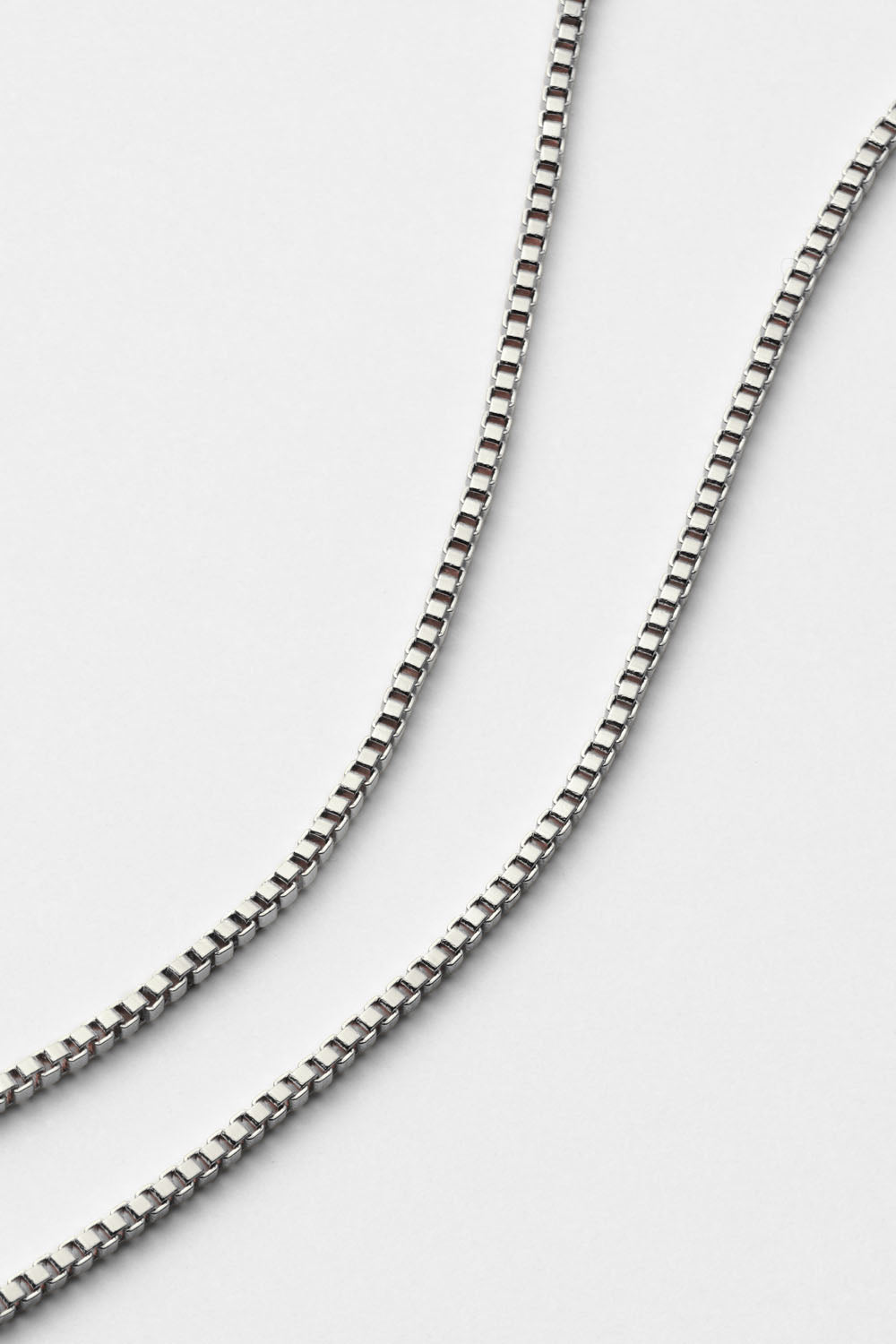 OVAL LOOP PENDANT NECKLACE
