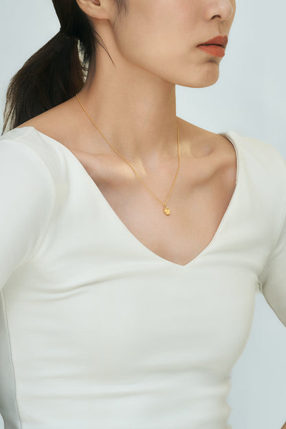 Oval medal necklace