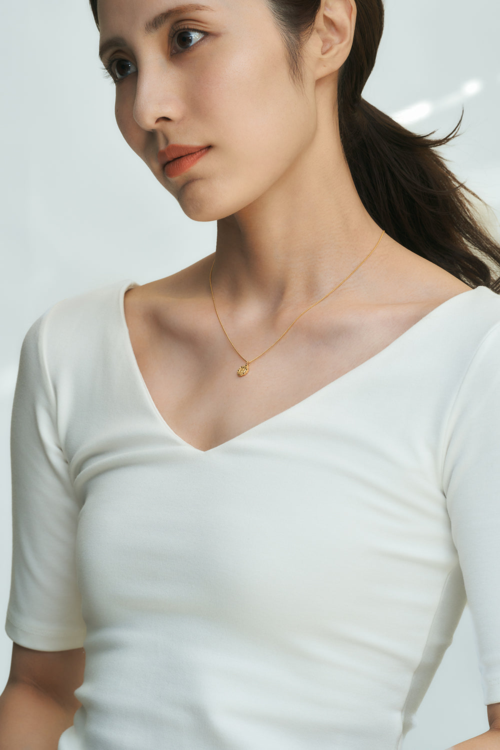 Oval medal necklace