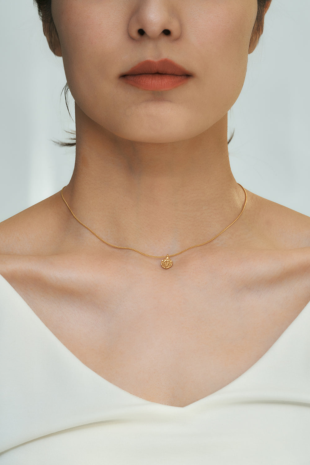 Oval medal necklace