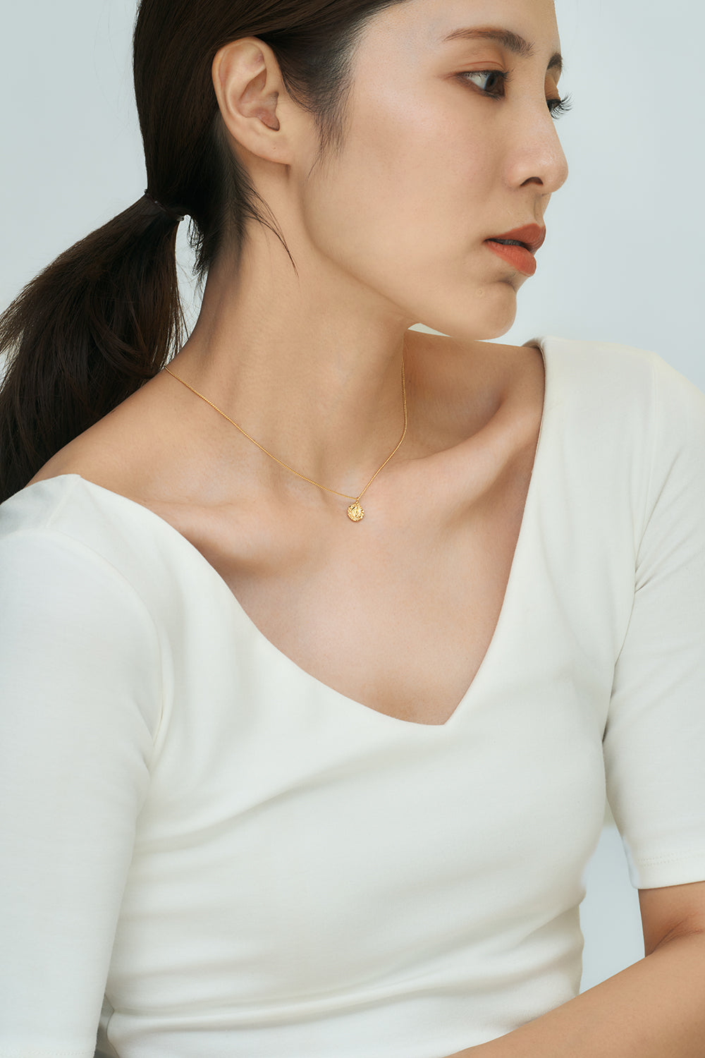 Oval medal necklace