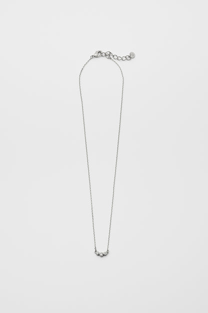 Three stone necklace