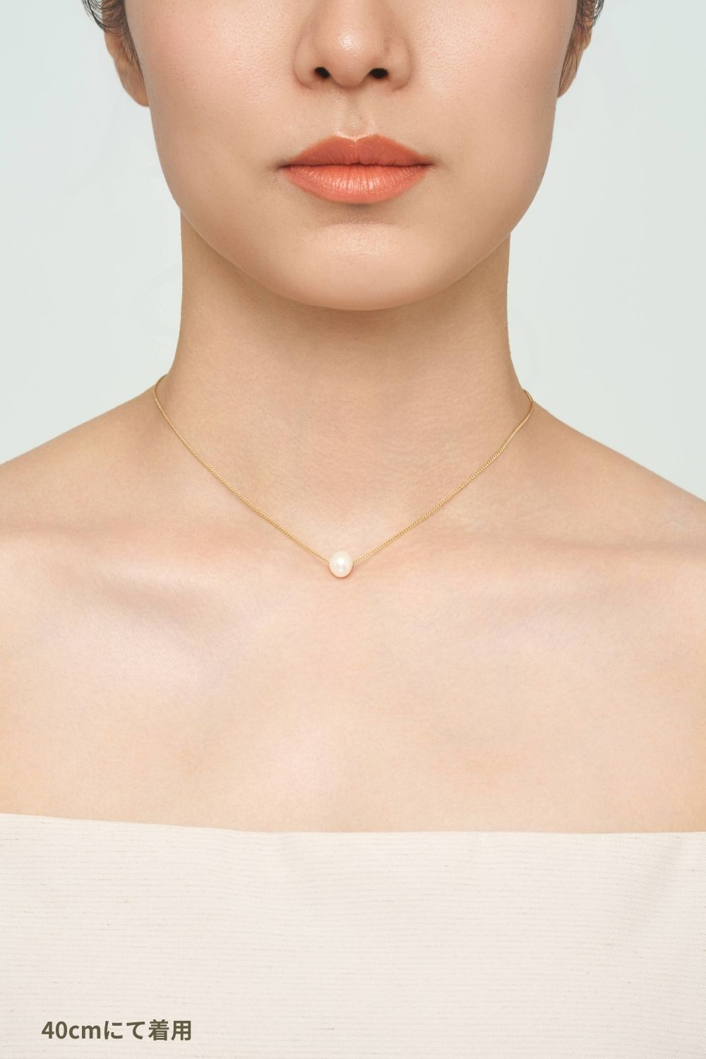 Simple Pearl Necklace Floating