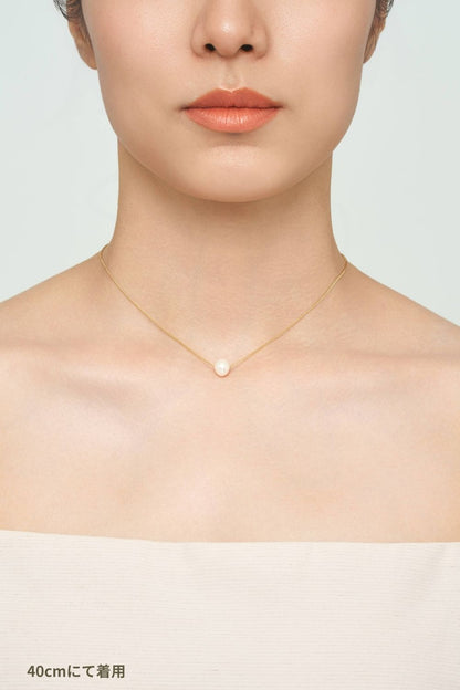 Simple Pearl Necklace Floating