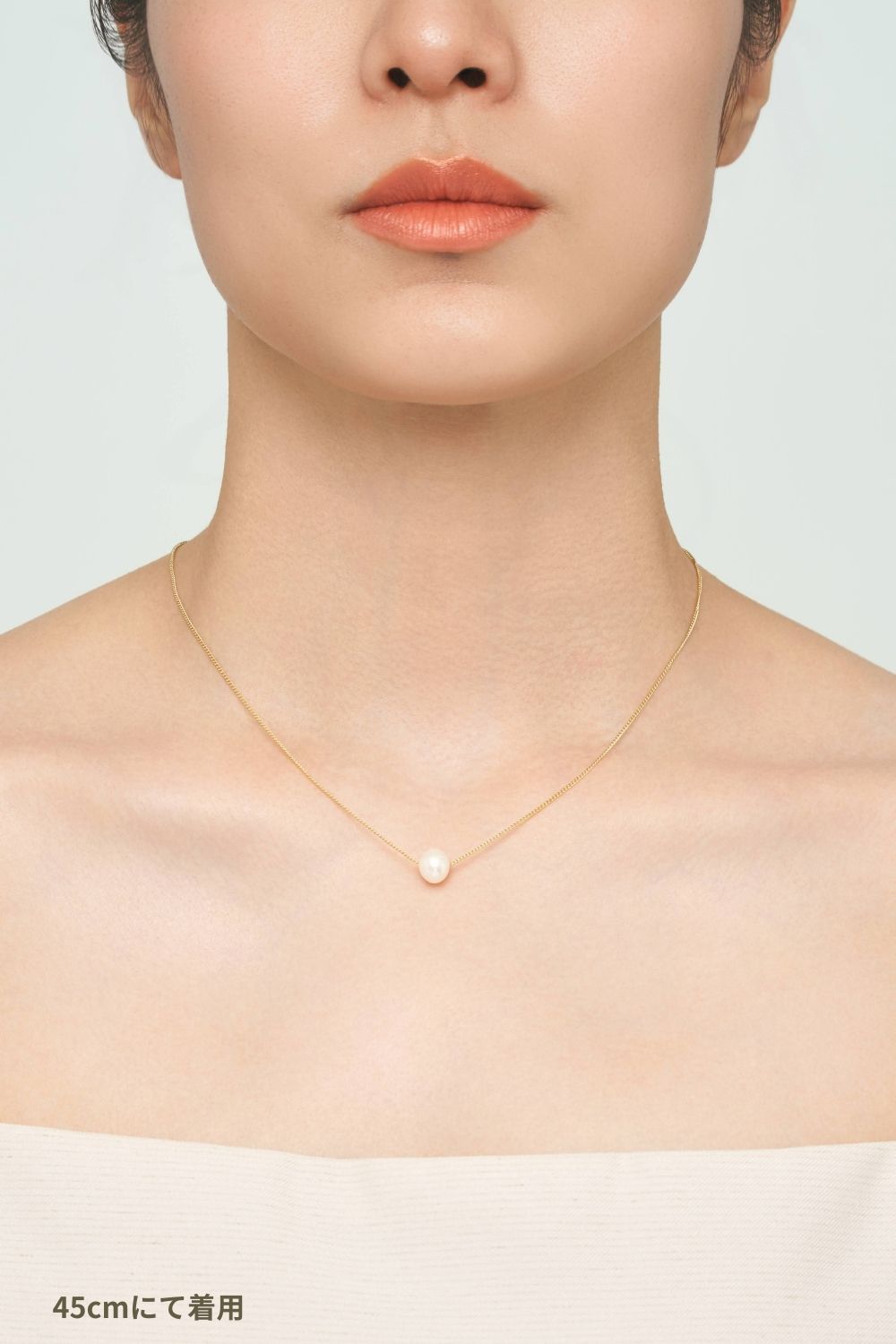 Simple Pearl Necklace Floating