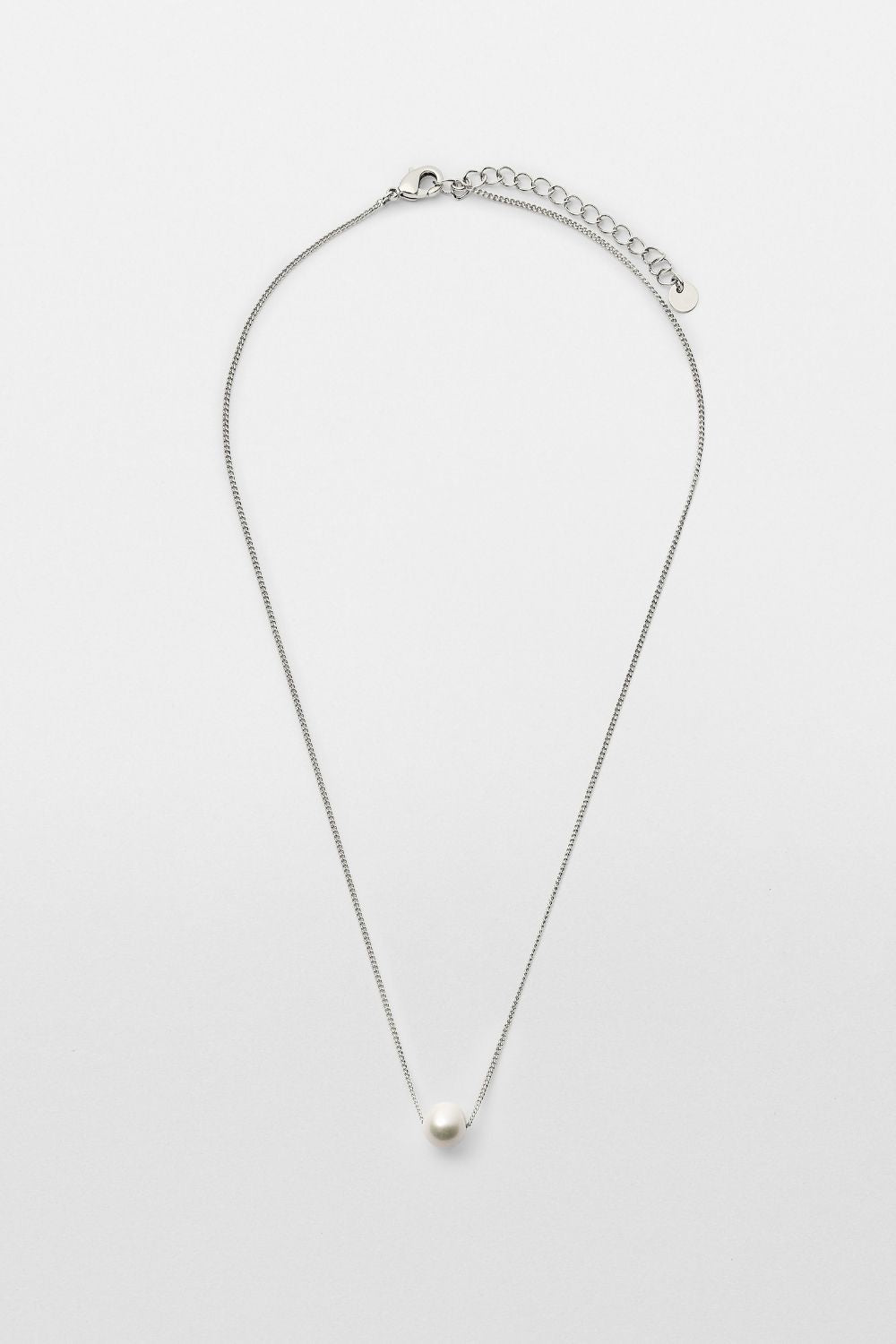 Simple Pearl Necklace Floating