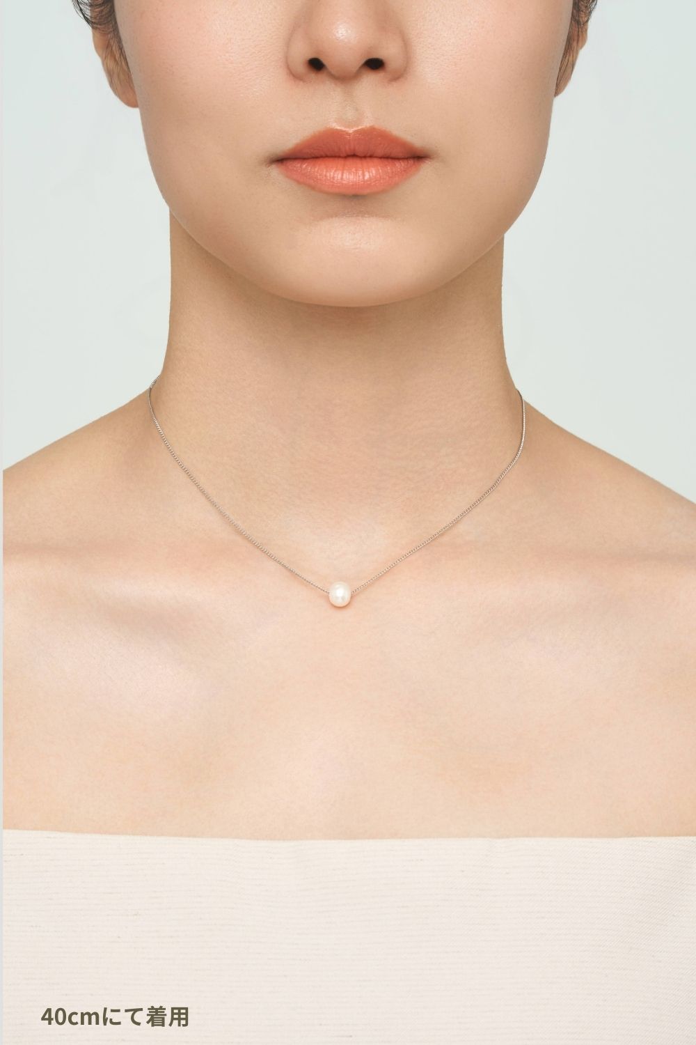 Simple Pearl Necklace Floating