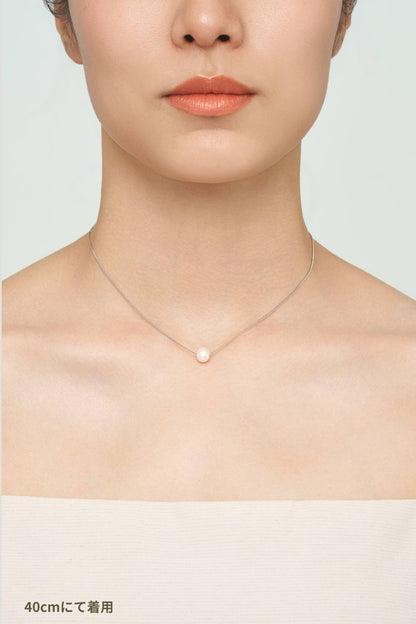 Simple Pearl Necklace Floating