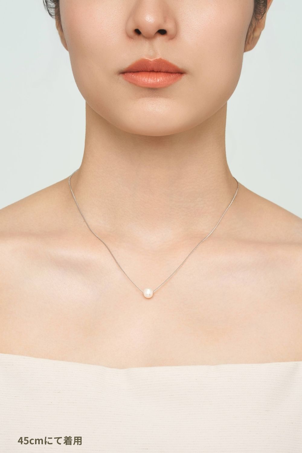 Simple Pearl Necklace Floating