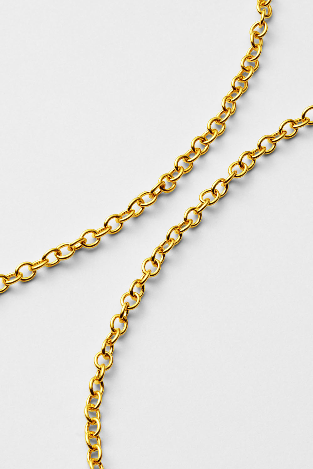 OVAL METAL PENDANT NECKLACE