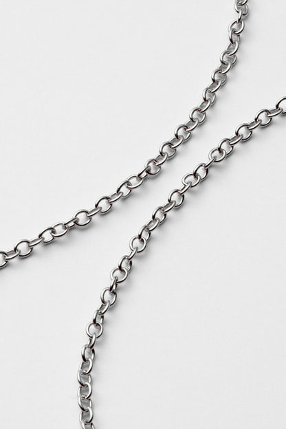 OVAL METAL PENDANT NECKLACE