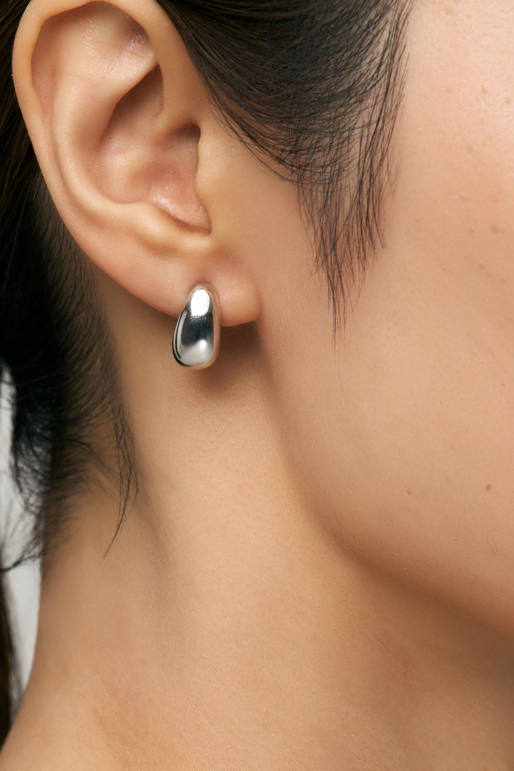 DROP CURL STUDS PIERCE