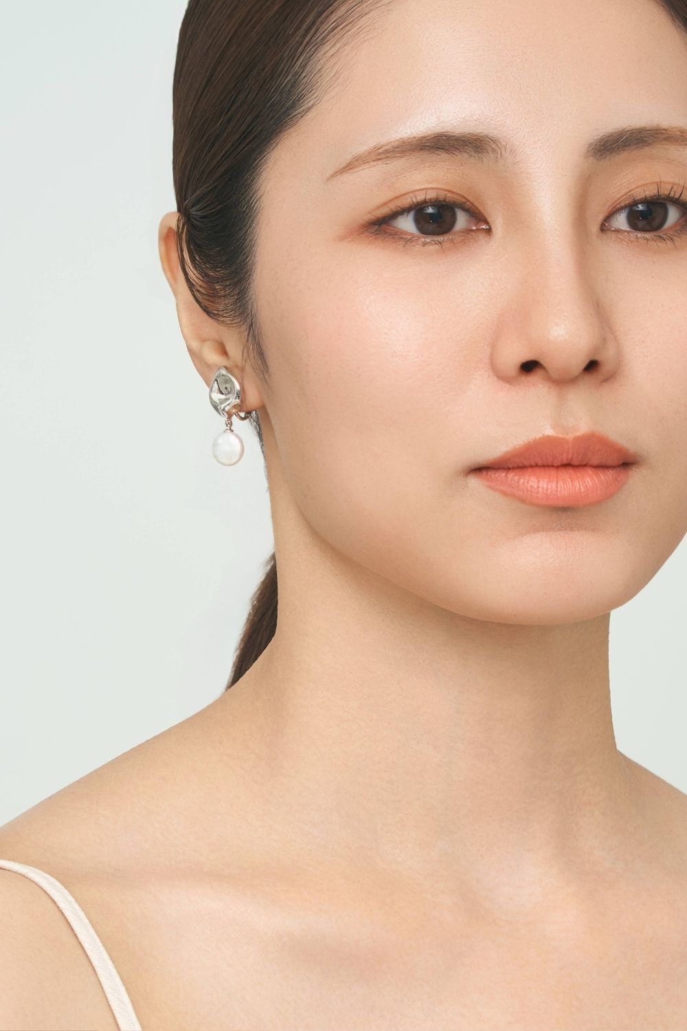 Metal & coin pearl earing