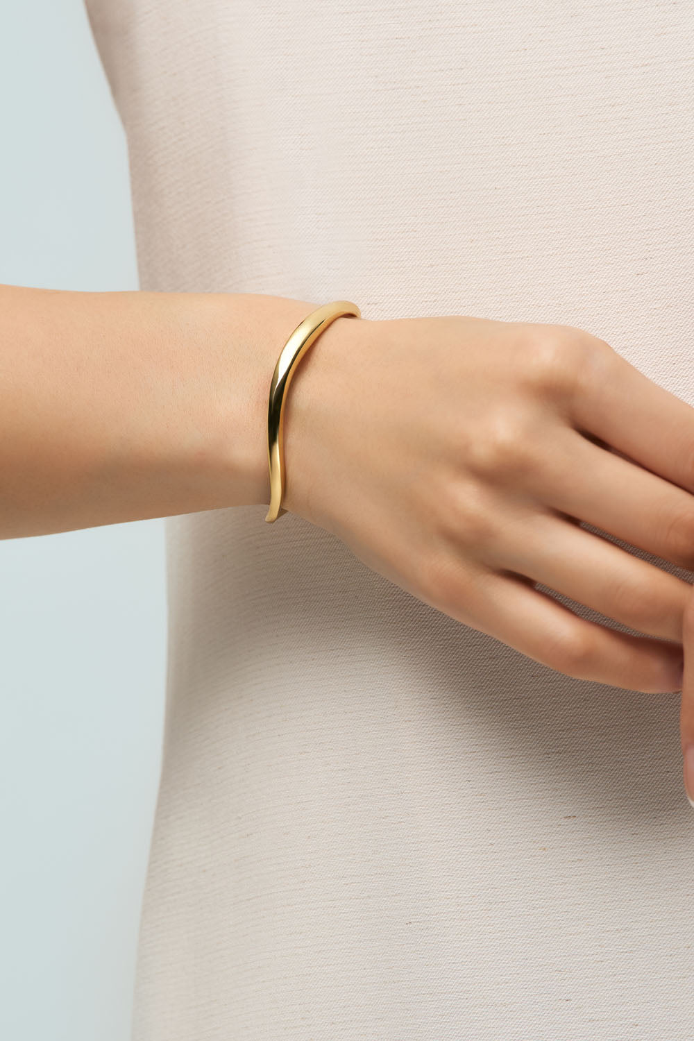 NUANCE LINE BANGLE - WAVE