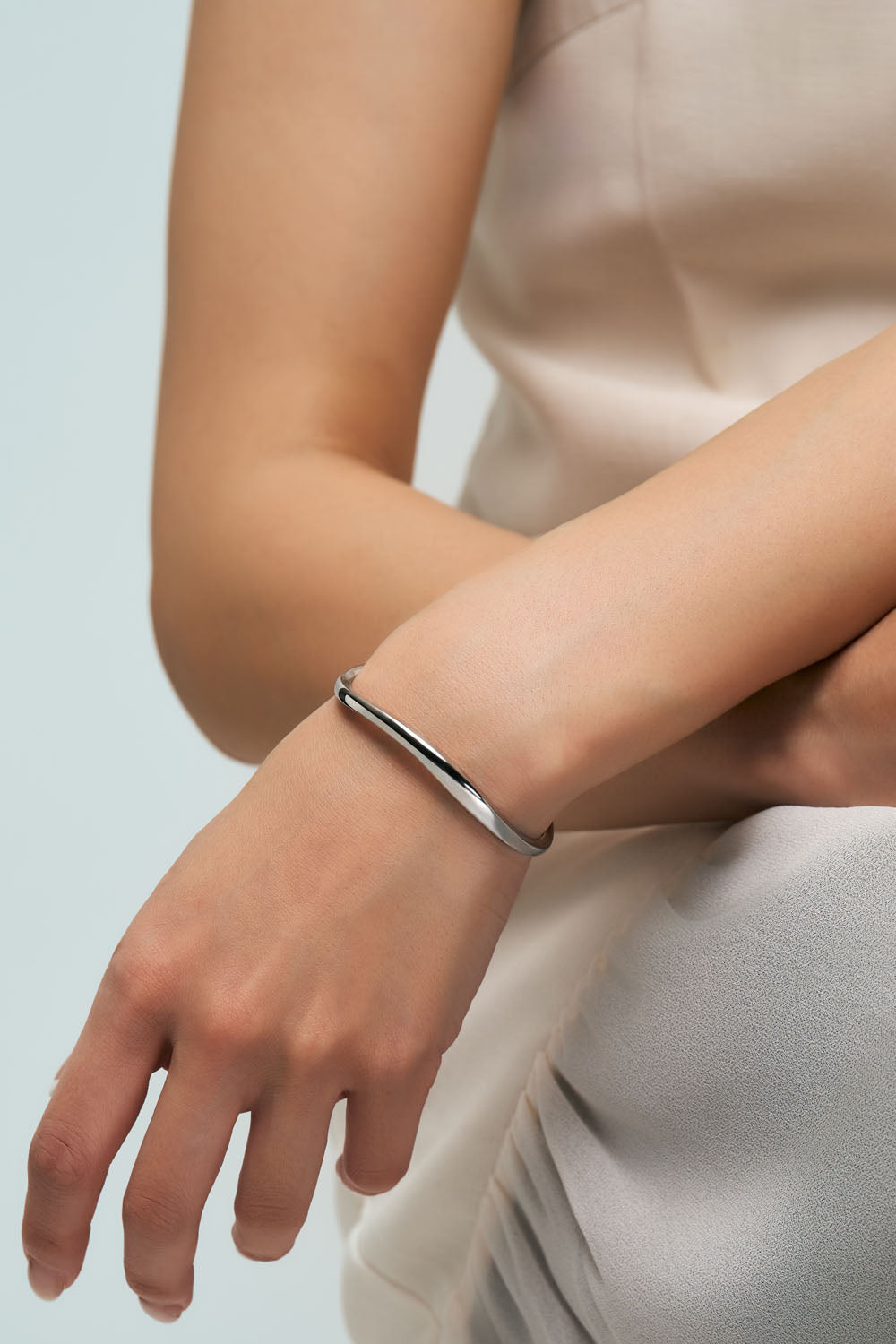 NUANCE LINE BANGLE - WAVE