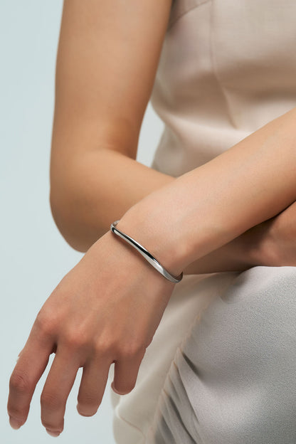 NUANCE LINE BANGLE - WAVE