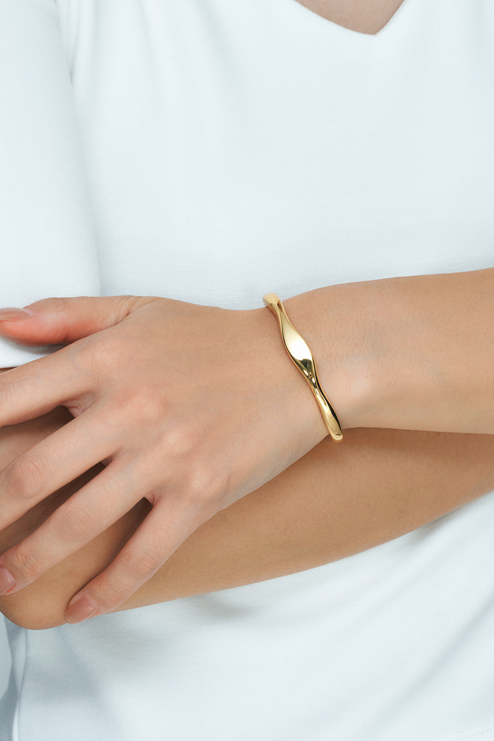 Nuance line bangle-oval