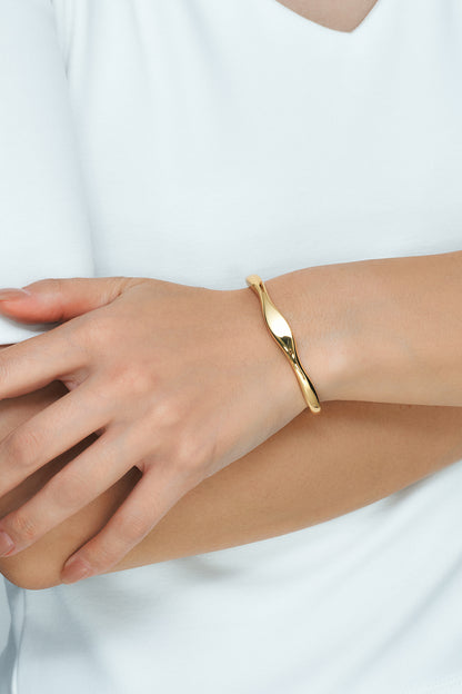 Nuance line bangle-oval
