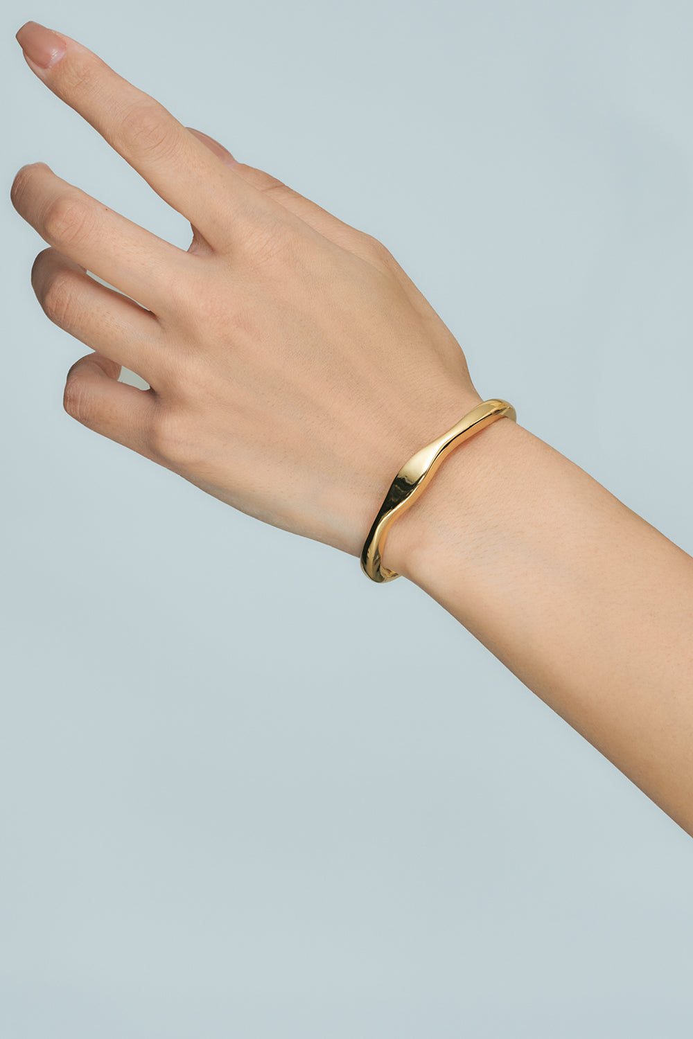 Nuance line bangle-oval
