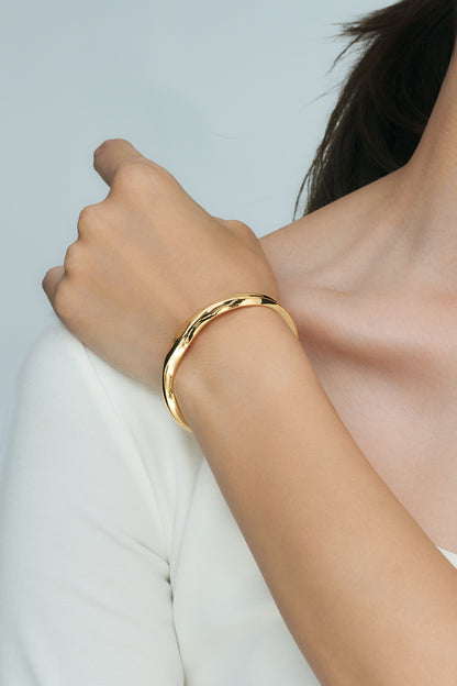 Nuance line bangle-oval