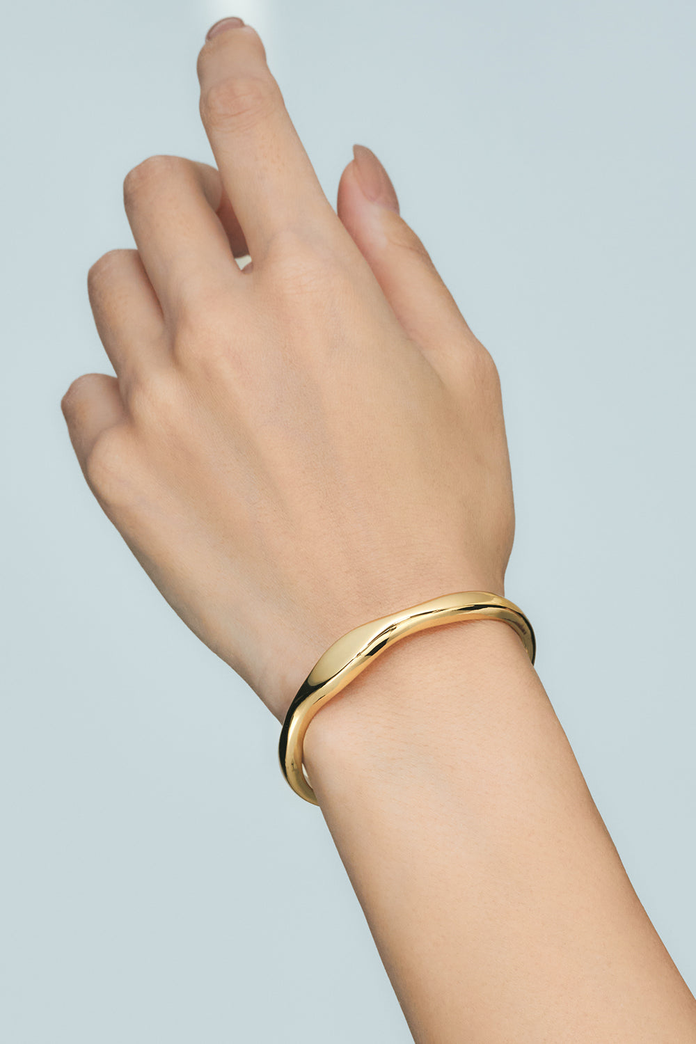 Nuance line bangle-oval