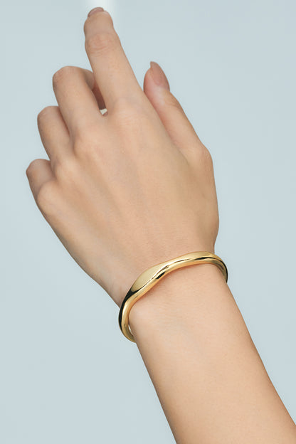Nuance line bangle-oval