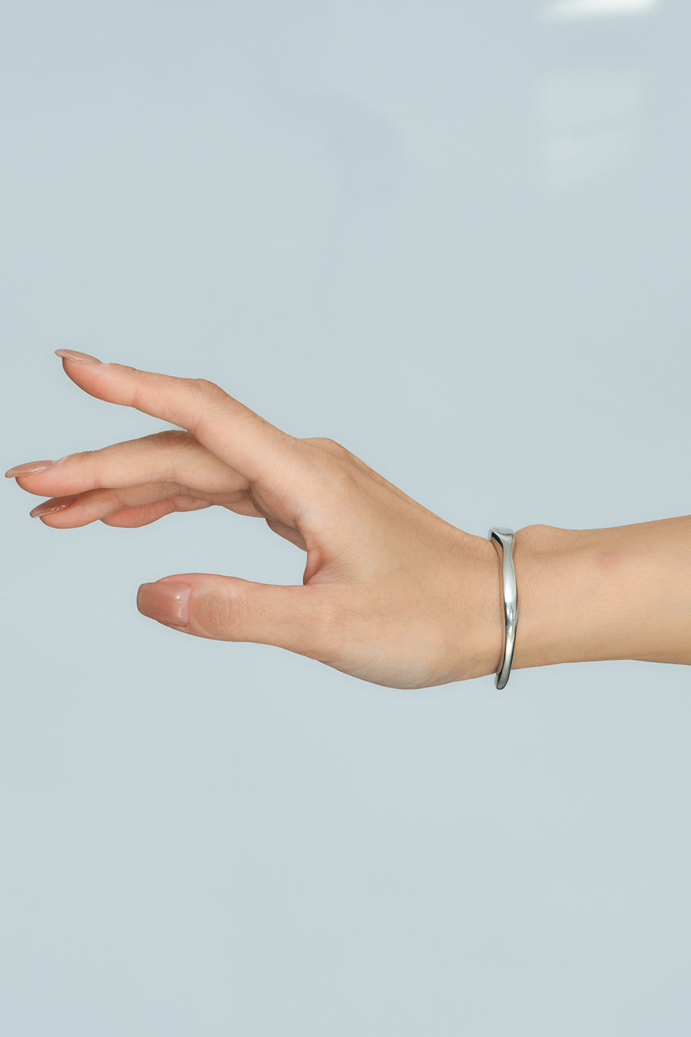 Nuance line bangle-oval