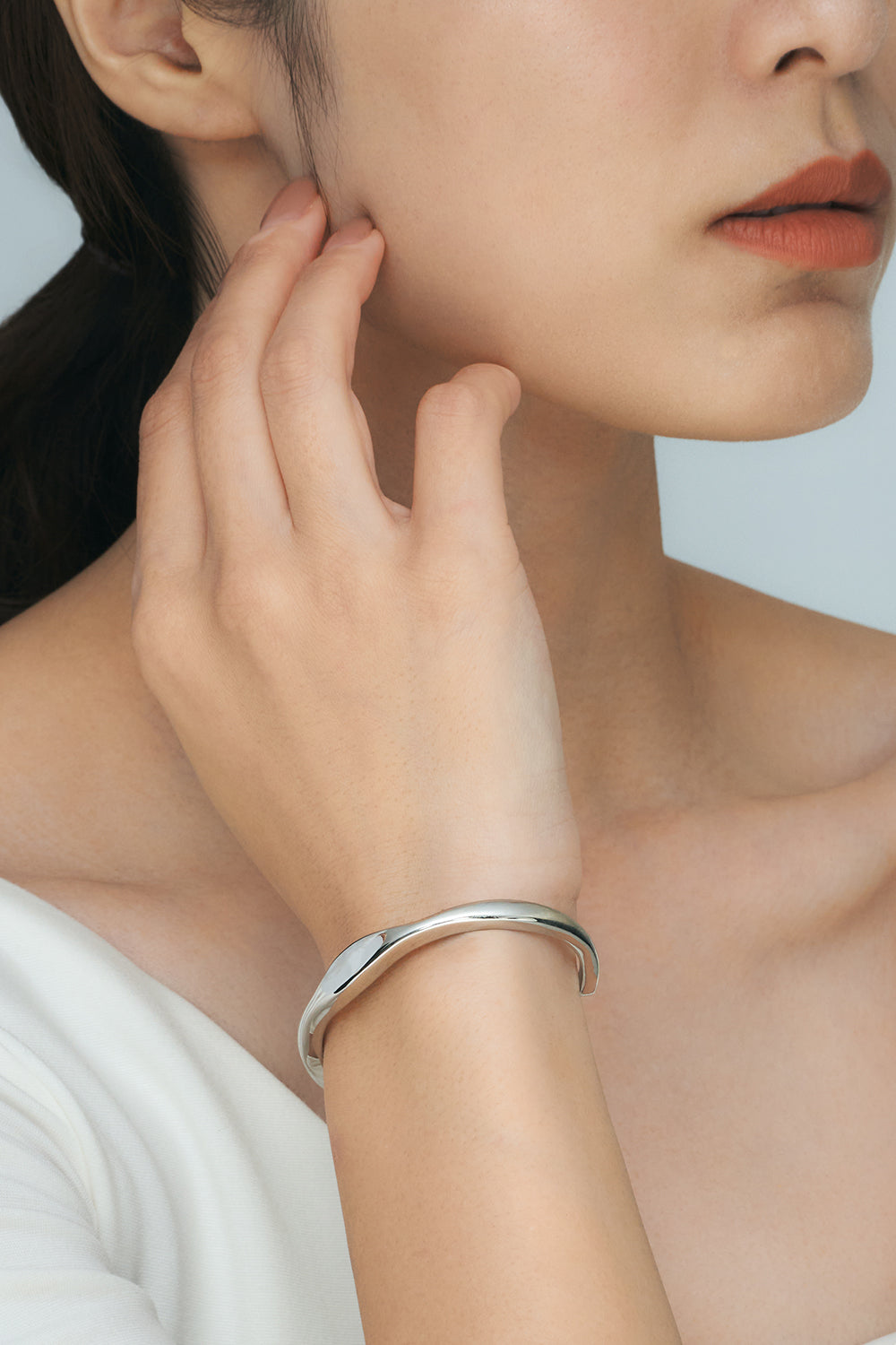Nuance line bangle-oval