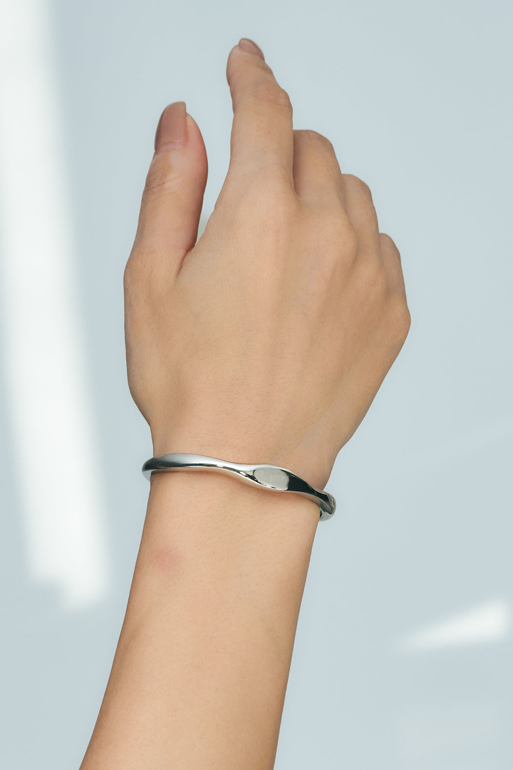 Nuance line bangle-oval
